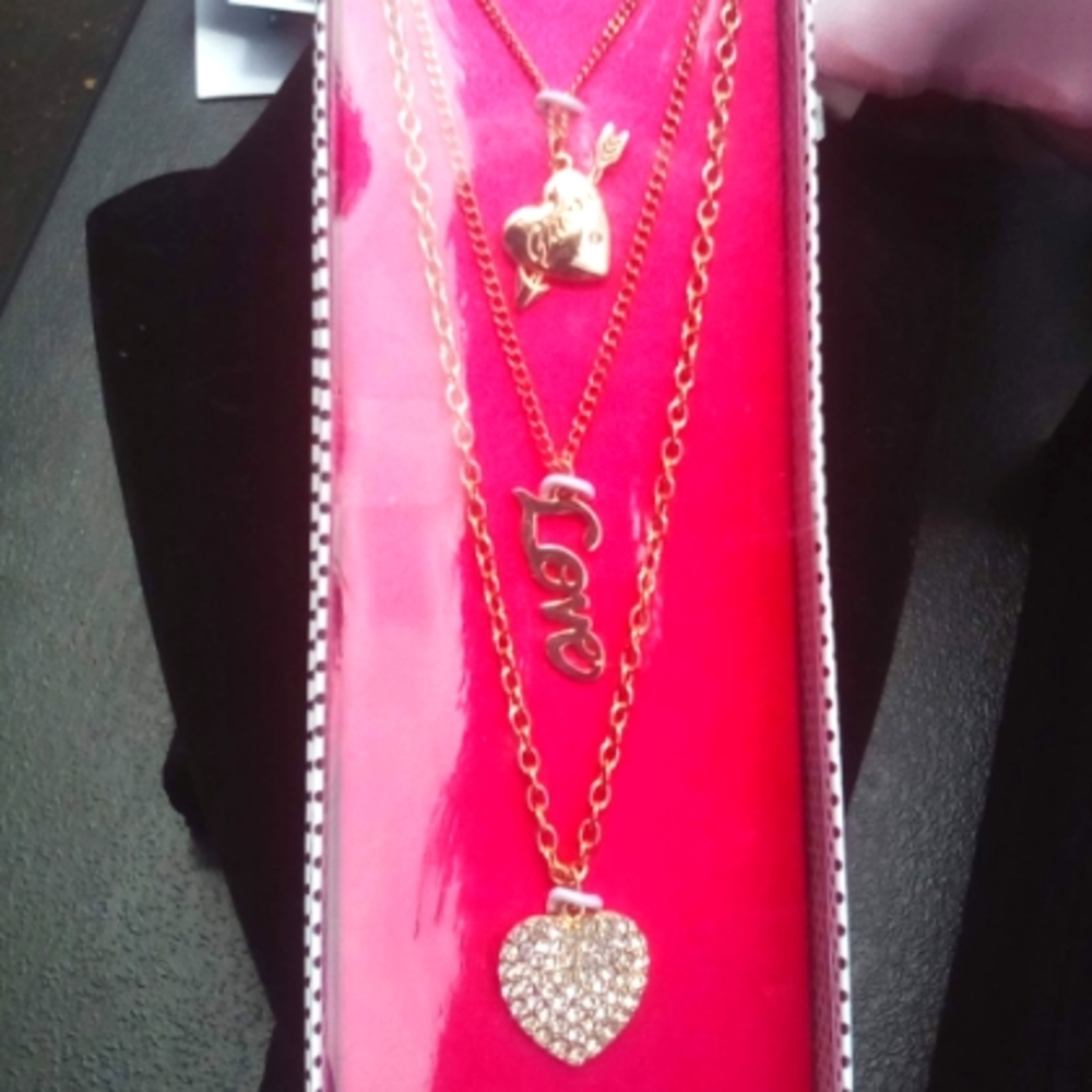 NWTS GUESS NECKLACE AND EARRING SET